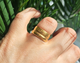 Vintage 22ct Gold Engraved Patterned 5mm Band Ring. Hallmarked Vintage 22ct Gold Engraved Patterned 5mm Band Ring. Hallmarked