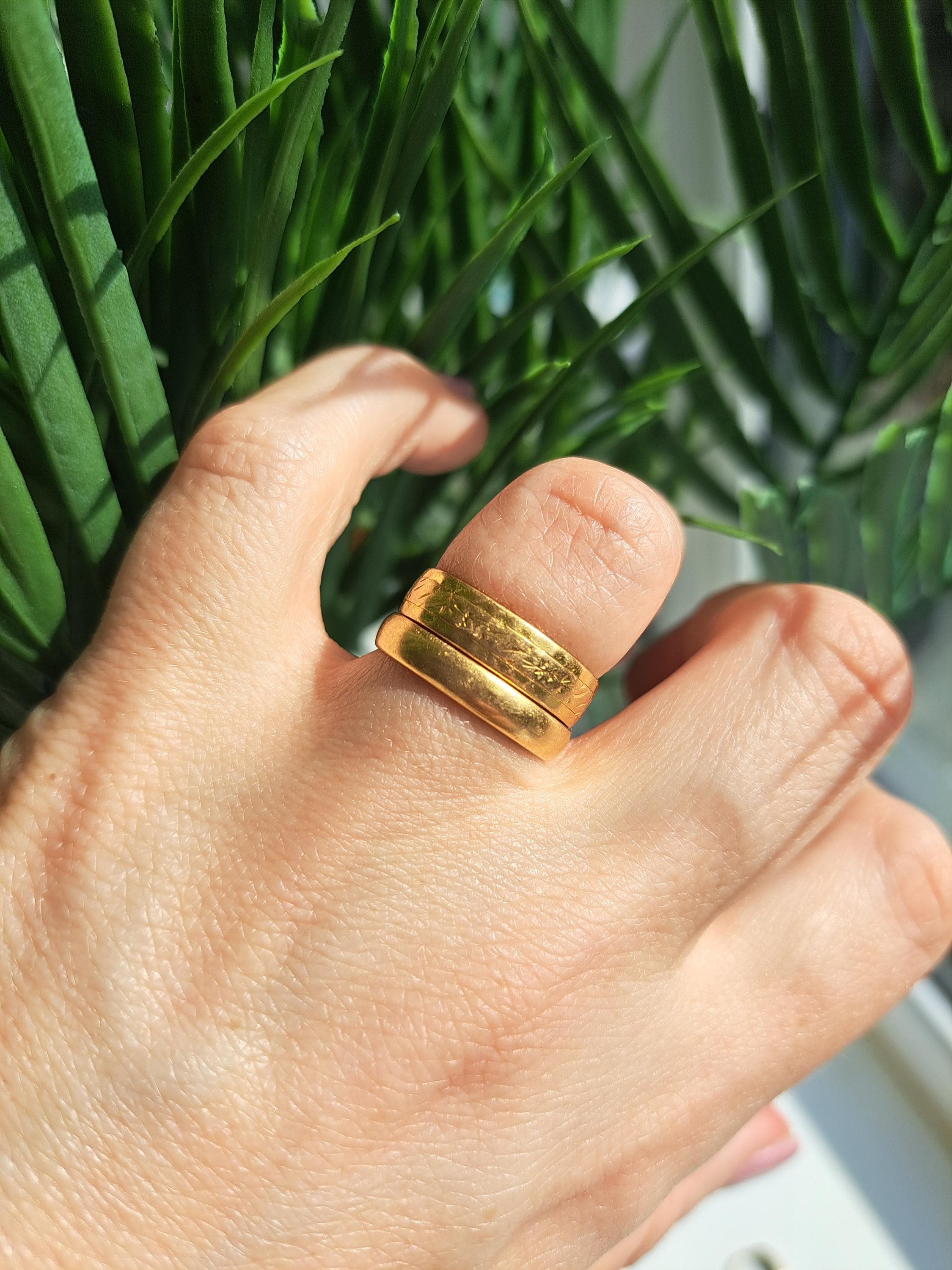 Vintage 22ct Gold Engraved Patterned 5mm Band Ring. Hallmarked