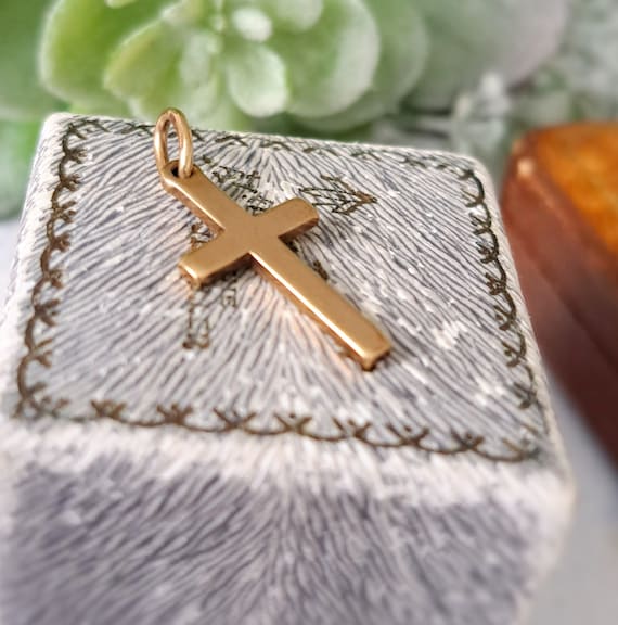 Solid 9ct gold cross pendant deals