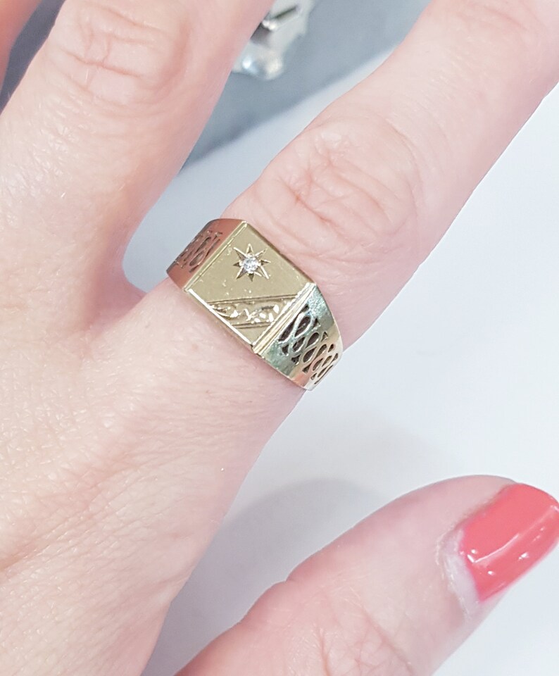 Lattice Men/'s Jewellery Jewelery Free Resizing Vintage 9ct Gold /& Diamond Men/'s Signet Ring Size R Retro. Wedding Band EU 59