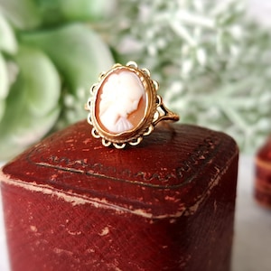 Vintage 9ct Gold & Cameo Ring. Hallmarked 1980. Size M EU 54 Free Resizing. Engagement Ring. image 1