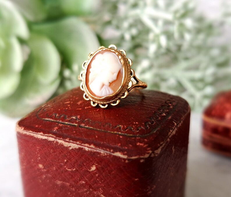 Vintage 9ct Gold & Cameo Ring. Hallmarked 1980. Size M EU 54 Free Resizing. Engagement Ring. image 1