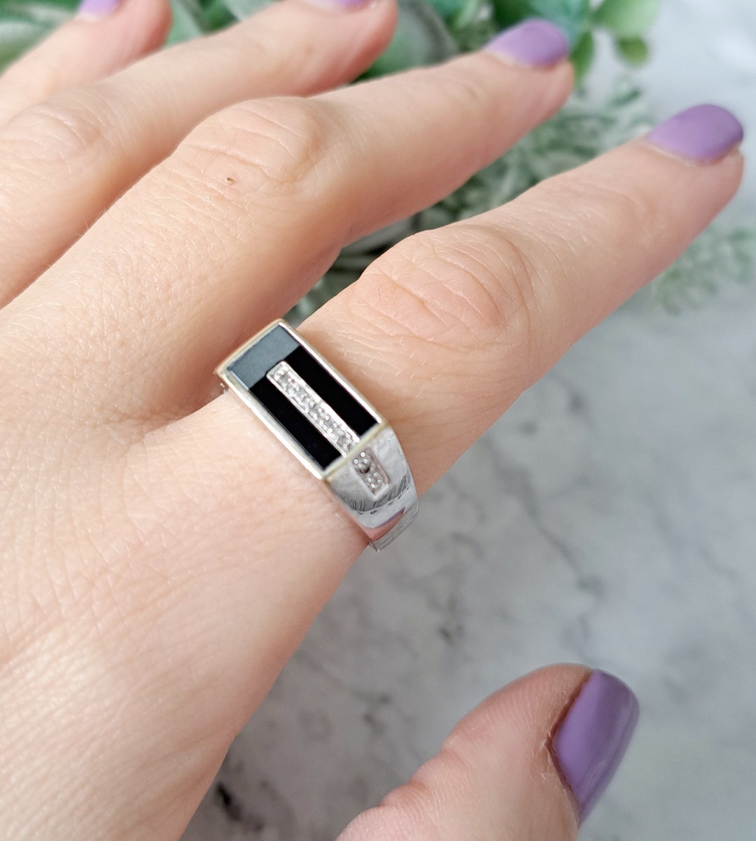 Vintage 9ct White Gold, Onyx & Diamond Ring. Size T EU 61. Free