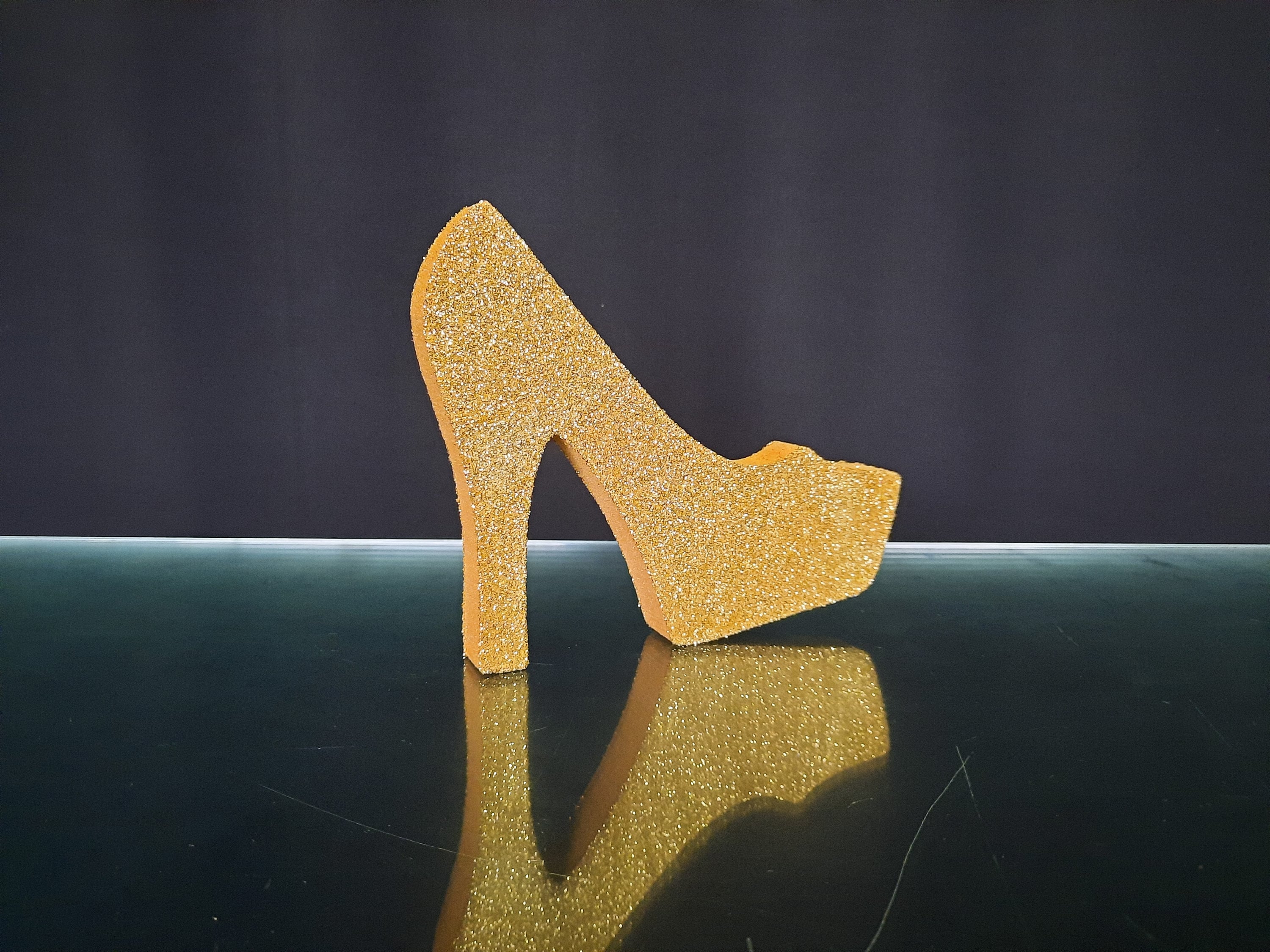 Oro high heel scarpa centrotavola scarpa in polistirolo ritagliato