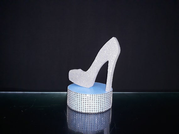FABULOUS DIY HIGH HEEL PLANTERS Part Deux - Do-It-Yourself Fun Ideas |  Concrete diy, Fabulous diy, Diy high heels