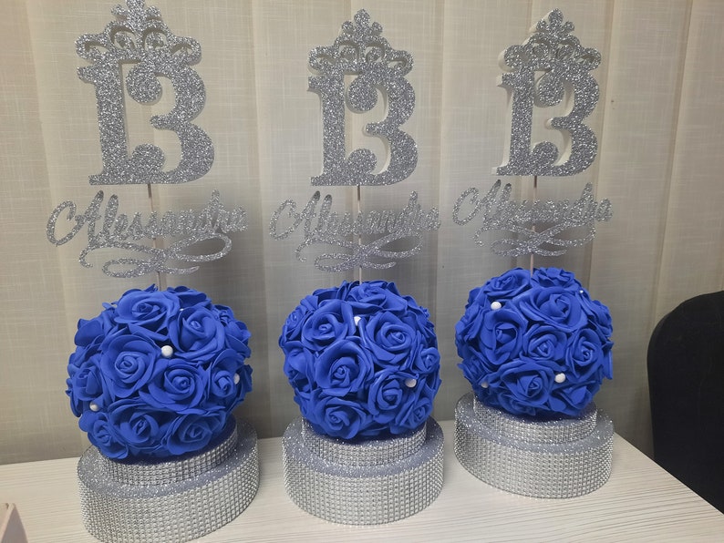 Roses bleu royal, centre de table roses boule sur pied Sweet 16, décoration centrale, décoration centrale topiaire Quinceanera, décoration roses sweet 15 image 4