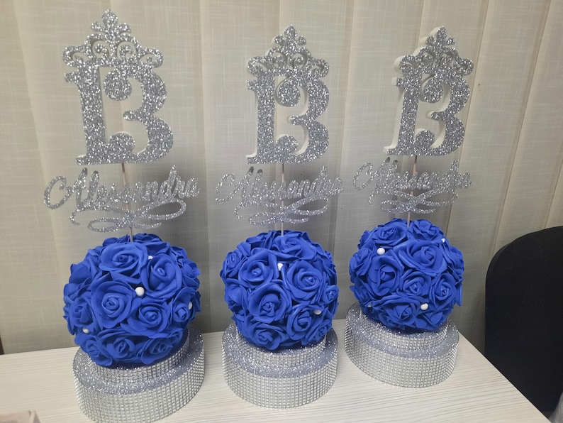 Roses bleu royal, centre de table roses boule sur pied Sweet 16, décoration centrale, décoration centrale topiaire Quinceanera, décoration roses sweet 15 image 9