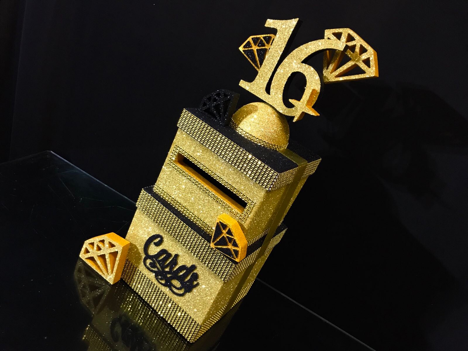 GOLD 孫悟空 化粧箱付き
海外限定 海外正規品
ドラゴンボール フィギュア Diamonds Gold Cardbox,two-story Card Box Gems,a Box for