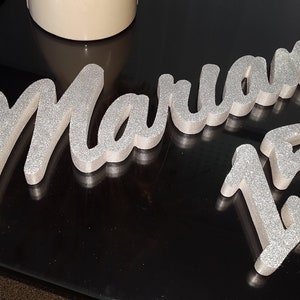 Dulce 15, dulce 16, signo de nombre en el tablero, nombre personalizado plata brillo espuma de poliestireno letras 3D, letras de plata nombre edad bloque libre de pie letras