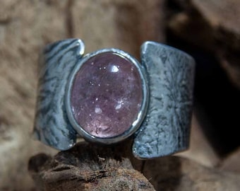 Statement ring made of silver with a pink tourmaline cabochon