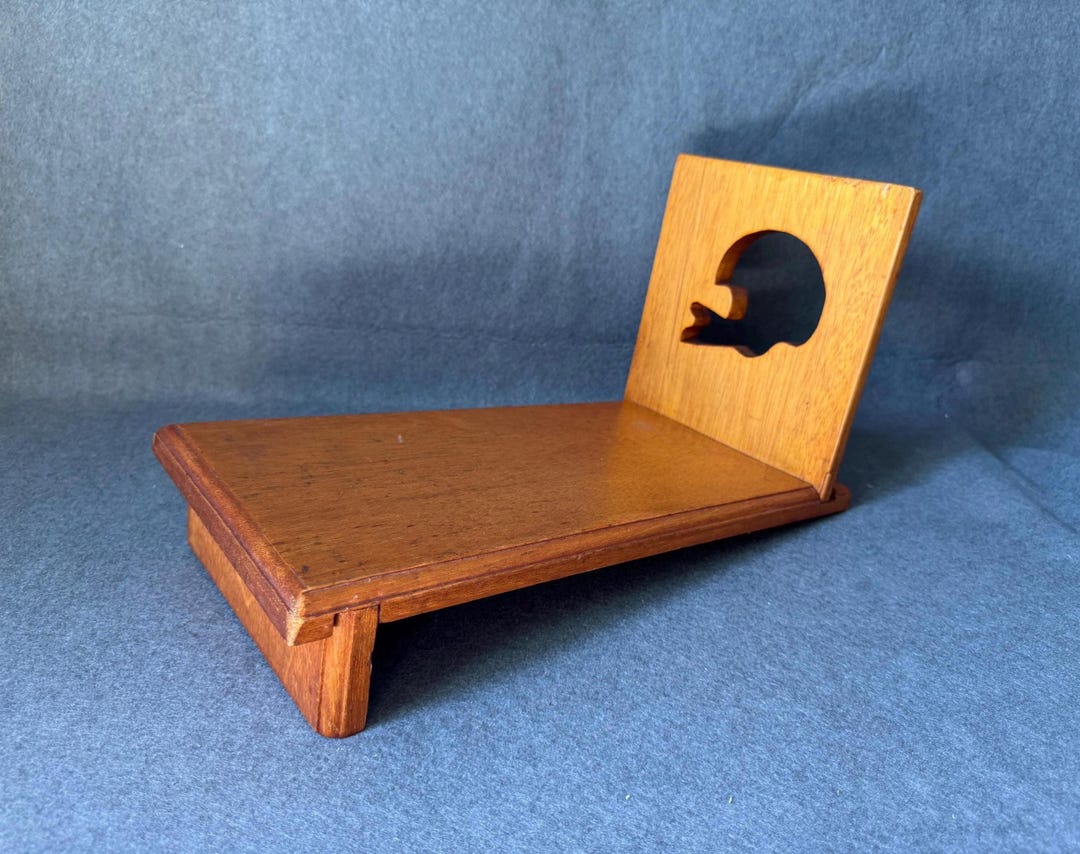 Slanted Gravity Rack Homemade Solid Wood Slanted Gravity Bookshelf / Countertop Book Stand ...