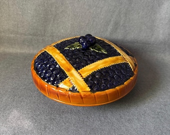 Vintage Euro Ceramica Portugal Blueberry Pie Keeper 2pc Lidded Dish A. Santos Majolica Lattice Crust Trompe L’oeil Ceramic 11” Pie Box