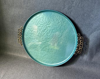 Taca do serwowania w stylu vintage Kyes Moire Glaze, turkusowoniebieska emalia i mosiądz z połowy XX wieku, taca wystawowa Hollywood Regency Catchall Vanity