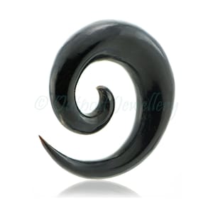 Ear spiral tapers carved In horn - Body piercing spiral plug. Beautiful hanger earrings for stretched ear lobes 2mm 3mm 4mm 5mm 6mm 8mm 10mm