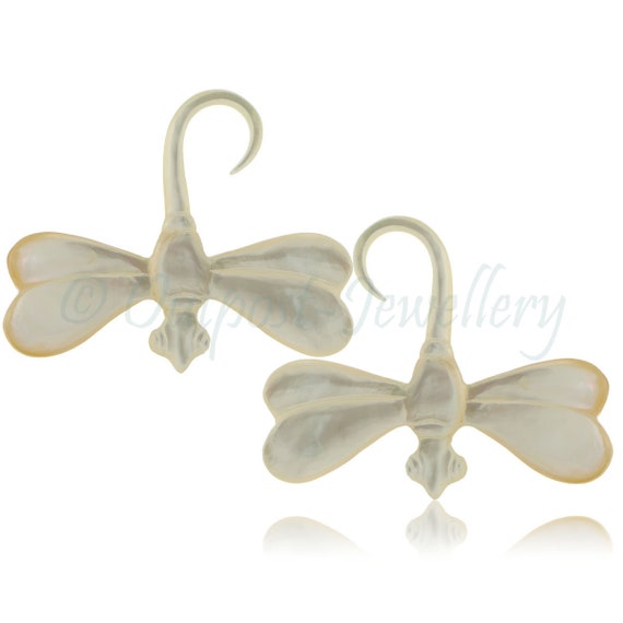 Pair of Carved Shell Dragonfly Claw Hook Mini Hanger Drop Earrings