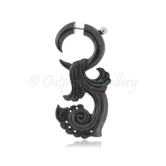 1x finto dilatatore per orecchie intagliato fogliame corno