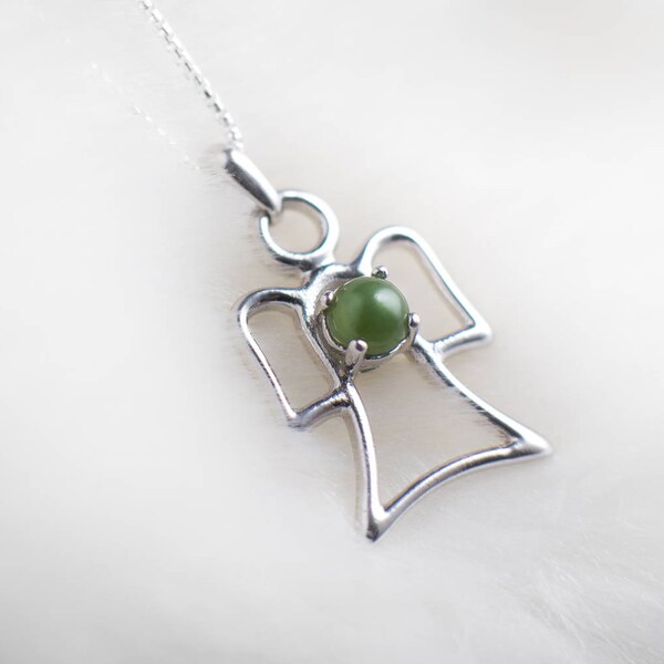 Collier à pendentif ange en jade vert