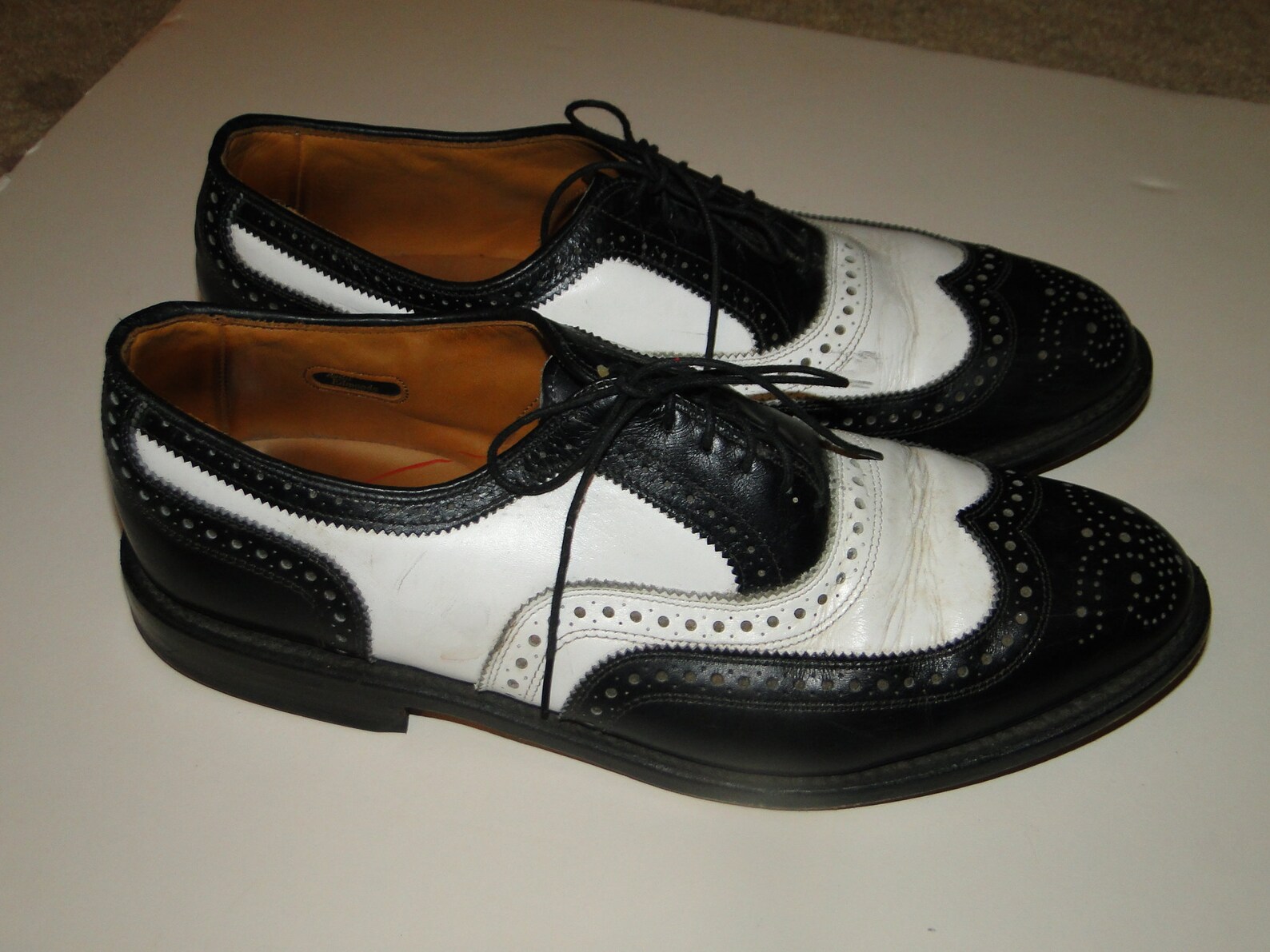 allen edmonds two tone wingtip