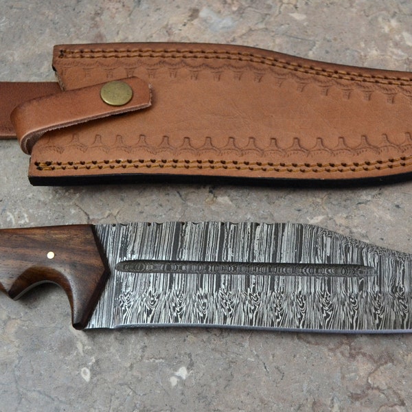 Custom Made Damascus Steel Hunting Knife / Fixed Blade Knife with Walnut Wood Handle (SK122)