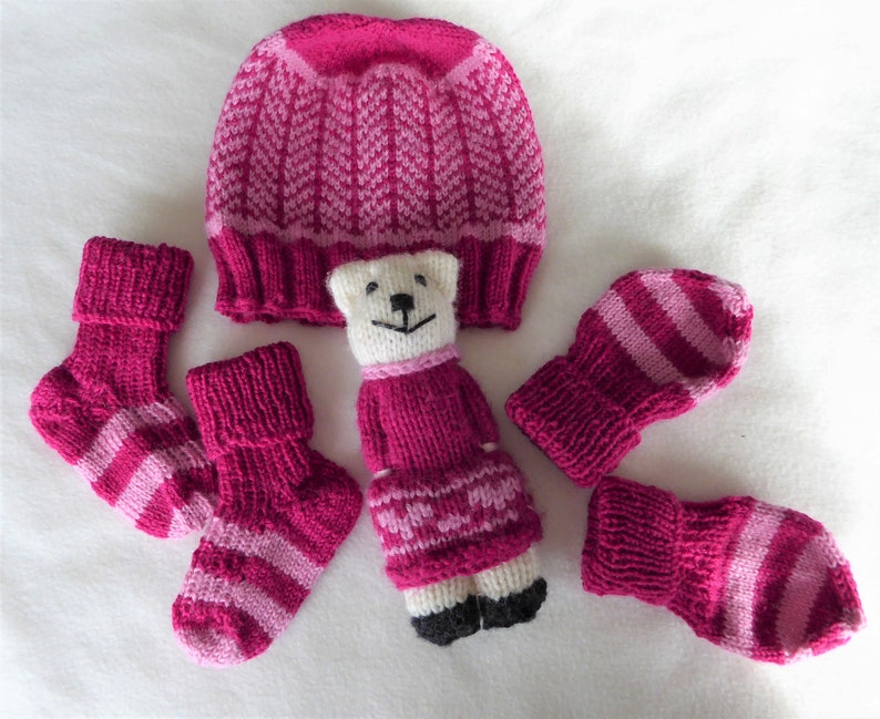 Handknitted set for newborn. Eliza set