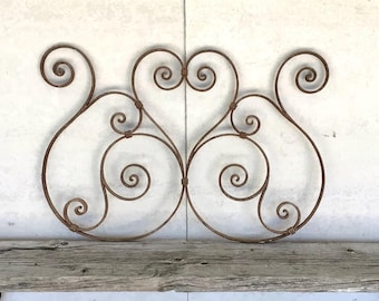 Panel decorativo de pared de metal vintage de 25 pulgadas con elegancia rústica.