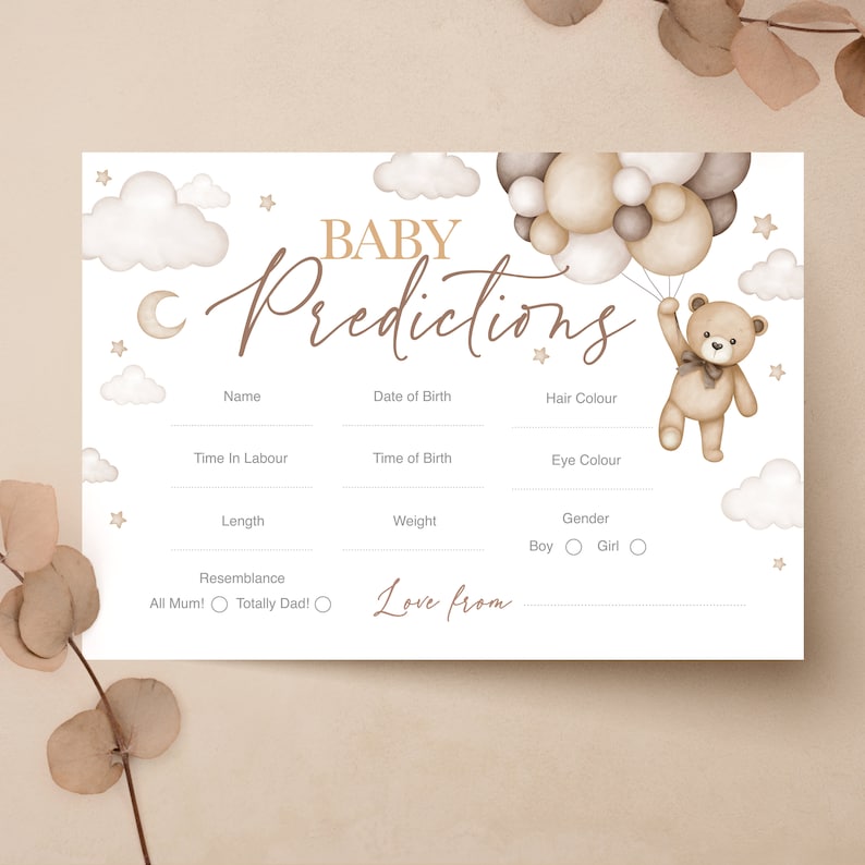 Op de afbeelding: Baby shower voorspellingskaart met de woorden "Baby Predictions" in elegant schrift. De kaart toont een teddybeer met ballonnen, wolken, sterren en invulvelden voor naam, datum en andere details.