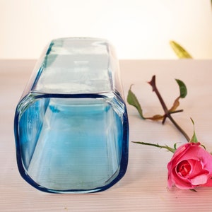 Bombay Sapphire Bloemenvaas, Bloemen, Vaas, Gerecycleerde Fles, cadeau idee, Gin Lover cadeau idee, kerstcadeau idee, Bombay Vaas, Bloemenvaas