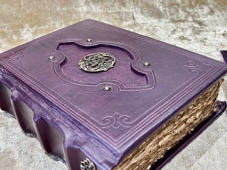 Journal Notebook, Tome, Grimoire, Spell Book Leather Fantasy DnD, Witchcraft, with Embellishments. blank with Deckled Parchment zdjęcie 2