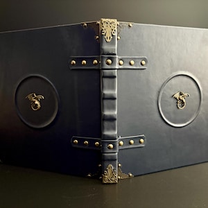 Navy Nappaleder DM-Schirm: Dragon Grimoire Tome - RPG Game Master