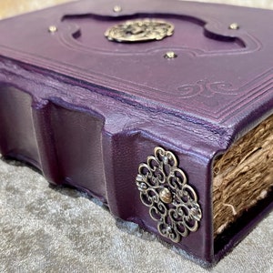 Journal Notebook, Tome, Grimoire, Spell Book Leather Fantasy DnD, Witchcraft, with Embellishments. blank with Deckled Parchment zdjęcie 4