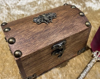 Old Chest | Bee | Trinket Box | Wooden Chest box | Wood DnD Dice Box | Dungeons and Dragons | Pathfinder | Witchcraft