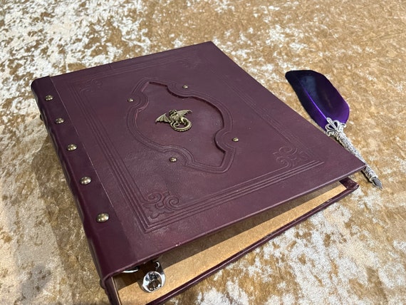 Dungeons and Dragons - Curse of Strahd Leatherbound Tome