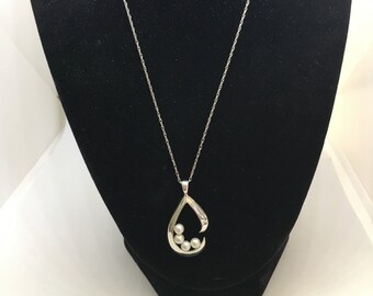 Sterling Silver Necklace with 4 Pearl Pendant!  18" Chain. Gift for Her!  Wedding or Prom! 202013