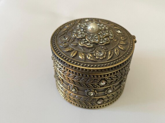 Heidi Daus Bold Statement Ring with Case - image 10