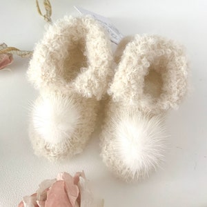 Tie On Boucle Baby Booties