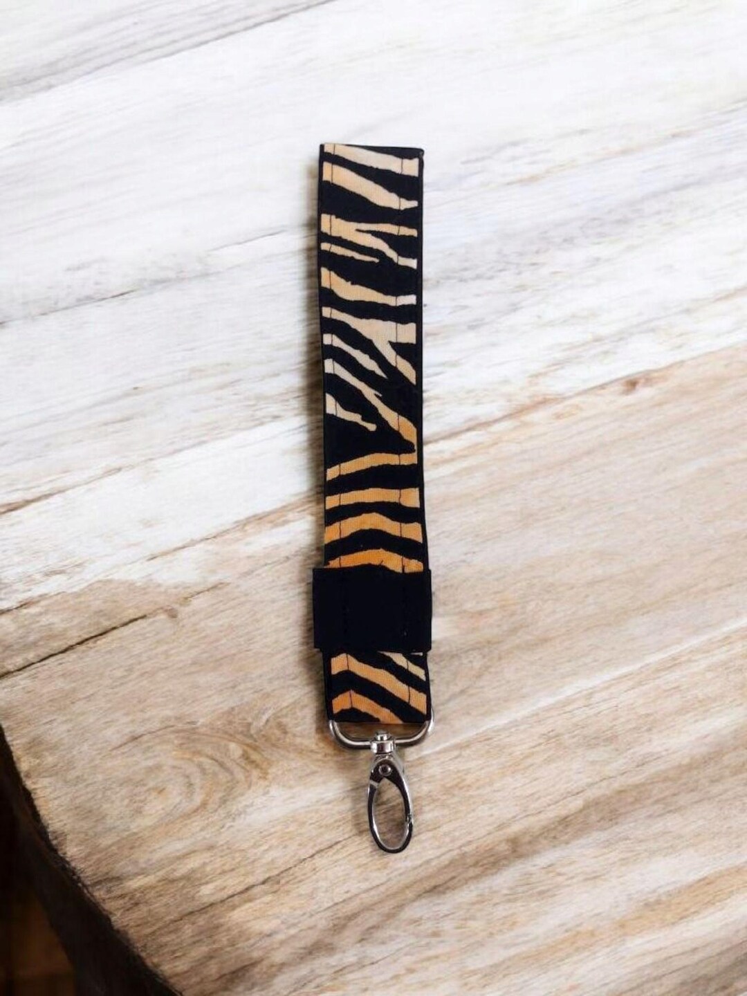 Stylish Tiger Stripe Print Wristlet Keychain With Lobster Clip and Ring ...