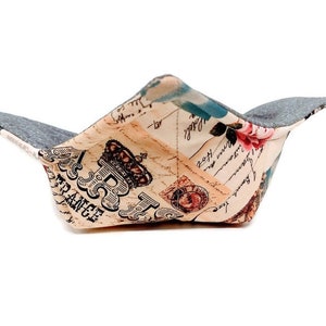Tigela aconchegante em tecido de cartão postal de Paris estampado por Sewuseful Studios