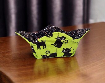 Microwavable Bowl Cozy Black Halloween Cat on Green quilted cotton reversible microwavable soup bowl holder