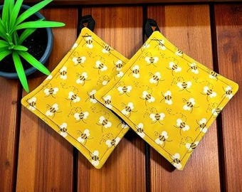 Pot holder for kitchen Pot Holder Set Oven Hot Pad Pot Holder for Cooking or Baking in a Yellow Honey Bee Fabric Print