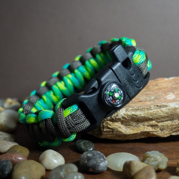 TecHong Survival Camo Paracord Bracelet - 5 in 1 Sports Casual Wristband  with Multi Emergency Tools Compass, Flint, Whistle for Wilderness Hunting &  Fishing : Amazon.in: Sports, Fitness & Outdoors