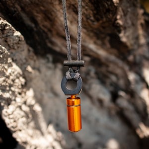 10 in 1 Survival Necklace, necklace, paracord , paracord necklace, survival, firecord, paracord bracelet, bushcraft, survival necklace