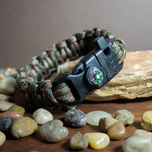 Paracord Bracelet, 5 in 1 survival bracelet, outdoors, hiking, flint, survival, camo, bushcraft, survival, multi tool,