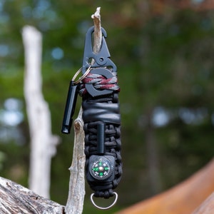 Bracelet De Survie Paracorde 5-en-1 - Sifflet + Pierre à Feu + Boussole + Mini-Scie + Corde - 4 Couleurs - Camping Randonnée