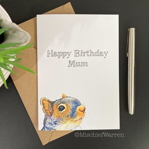 Eichhörnchen-Geburtstagskarte. Personalisierte oder Blanko Karte von meiner Grauhörnchen Illustration für Naturliebhaber. Kann direkt verschickt werden.