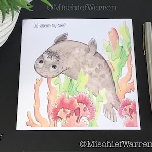 Seehund Kunstkarte; Hat jemand Kuchen gesagt? Handgemachte Blanko-Geburtstags- oder Feierkarte. Lustige Kunstkarte für Liebhaber des Meereslebens oder Tauchers.