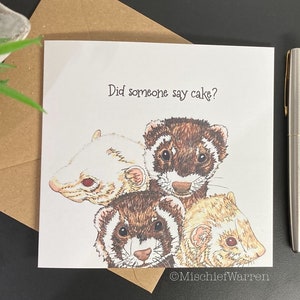 Carte furets. Quelqu'un a dit gâteau ? Carte d'anniversaire ou de célébration vierge faite à la main. Carte amusante pour les amoureux des furets.
