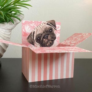 Carte Carlin dans une boîte. Carte 3D personnalisée pour : anniversaire, fête des mères, félicitations, mariage. Porte-cartes cadeau.