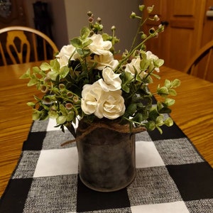 Farmhouse Centerpiece / Farmhouse Decor / Rustic Milk Can with Eucalyptus / Farmhouse Table Arrangement / Galvanized Greenery Arrangement 画像 1