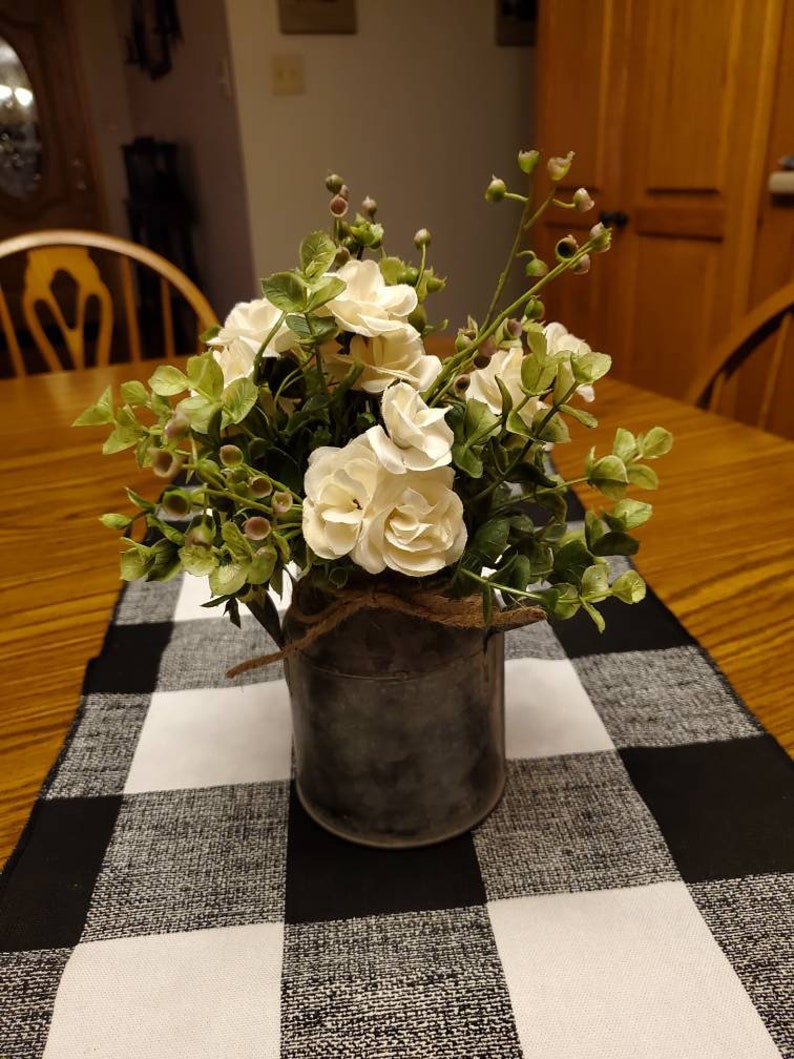 Farmhouse Centerpiece / Farmhouse Decor / Rustic Milk Can with Eucalyptus / Farmhouse Table Arrangement / Galvanized Greenery Arrangement 画像 1