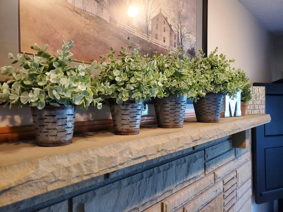 How to decorate a bar with greenery
